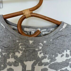 Cropped sweater, gray and white